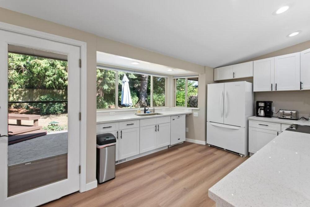 Stylish & Spacious Retreat in Downtown Bellevue